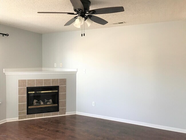 Building Photo - 106 Woodlake Ct