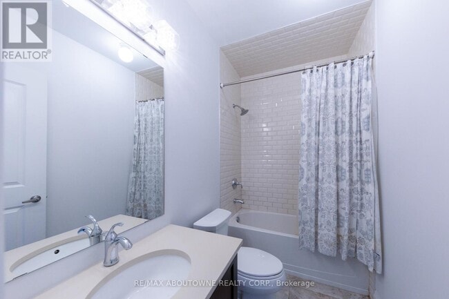 Building Photo - 2015 Deerview Common