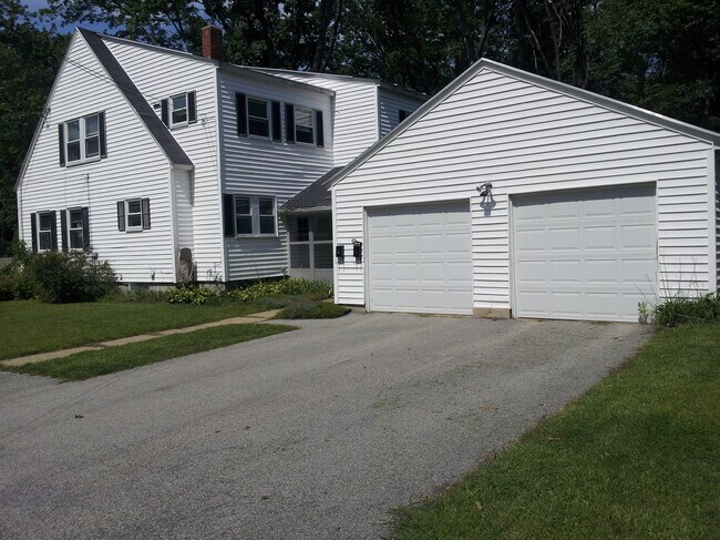 garage side entereance - 303 Linden St