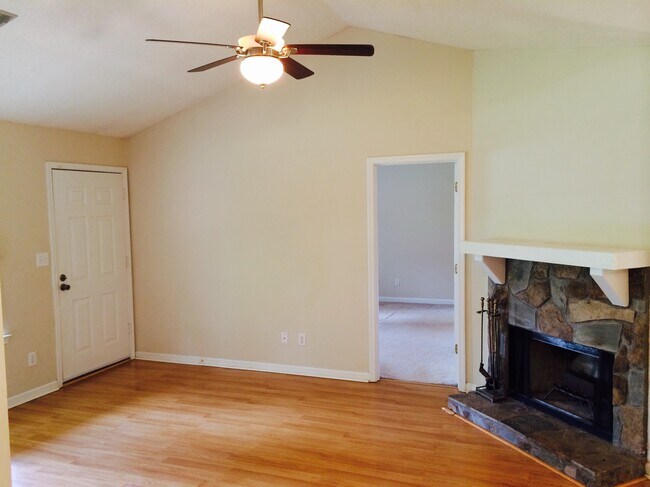 Building Photo - 86 Spring Valley Ln