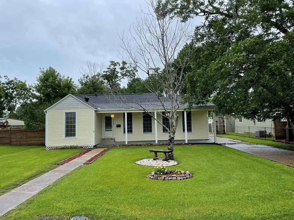 6845 Jefferson Blvd, Groves, TX 77619 House Rental in Groves, TX