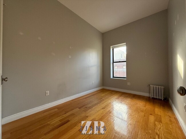 Building Photo - 319 Lincoln Pl