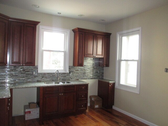 Foto del edificio - 2 Bedroom, 1 Bath Townhome in trendy Bloomfield.  Convenient!