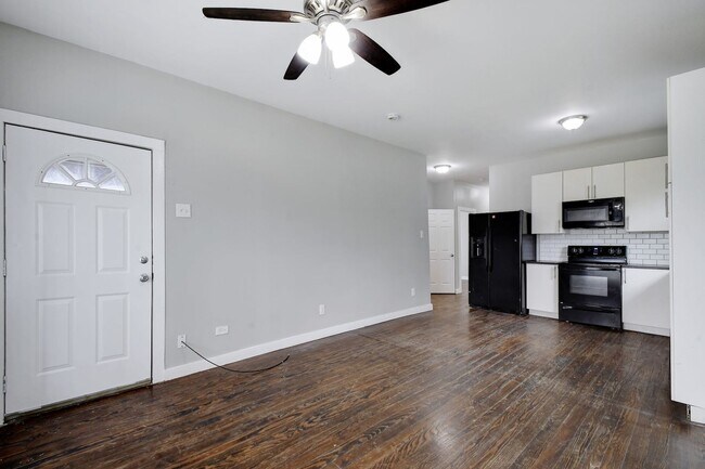 Foto del edificio - 3-Bedroom Home in Riverside
