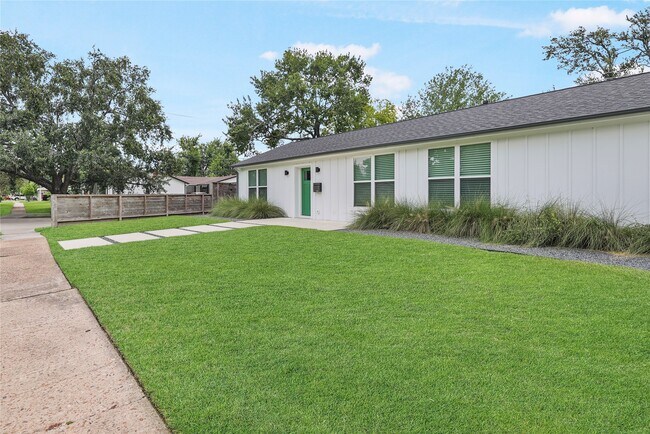 Foto del edificio - 8416 Montridge Dr