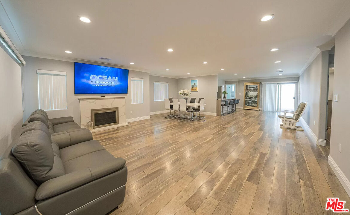 Foto principal - 7001 Mammoth Ave