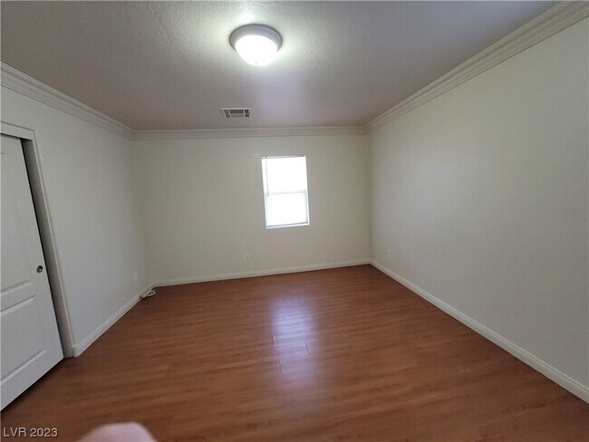 Building Photo - 705 Shirehampton Dr