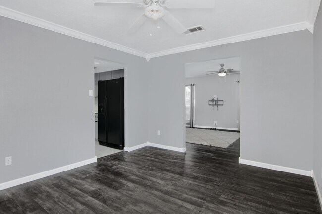 Foto del edificio - 255 E Castle Harbour Dr