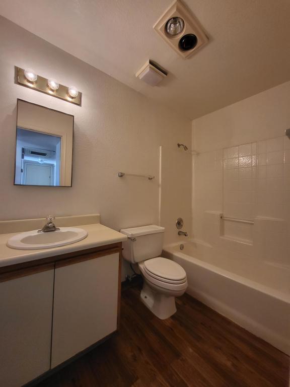 Building Photo - 1004 Beverly Ave #104