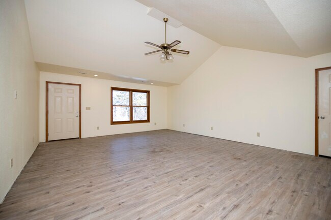 Foto del edificio - 7900 E St Charles Rd