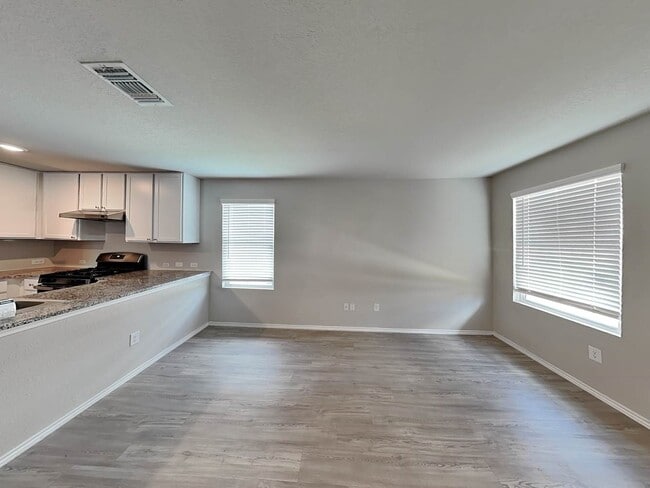 Foto del edificio - 5517 Verdugos Pl