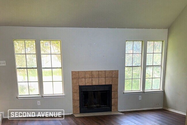 Foto del edificio - 8502 Elm Lake Dr