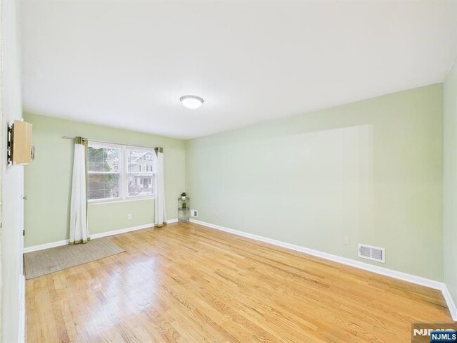 Foto del edificio - 114 Ackerman Ave