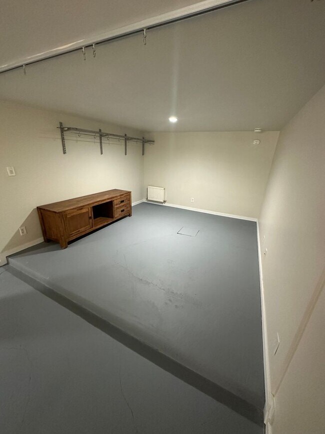 Foto del edificio - Spacious One Bedroom in Prime Capitol Hill...