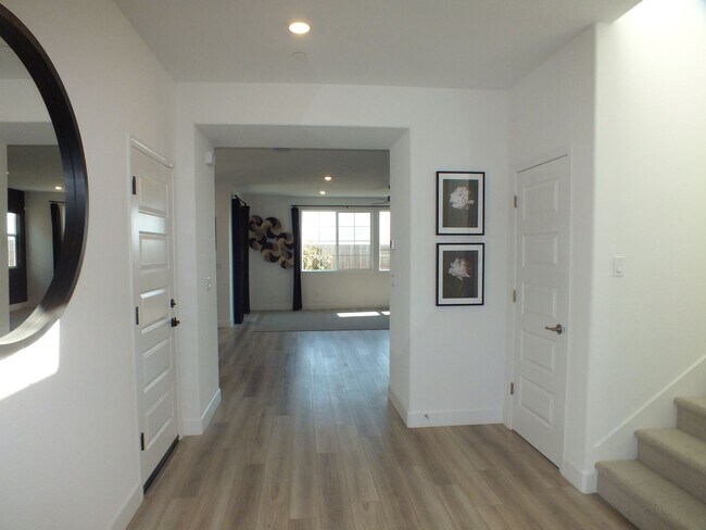 Foto del edificio - Folsom Russell Ranch 4/3 new home