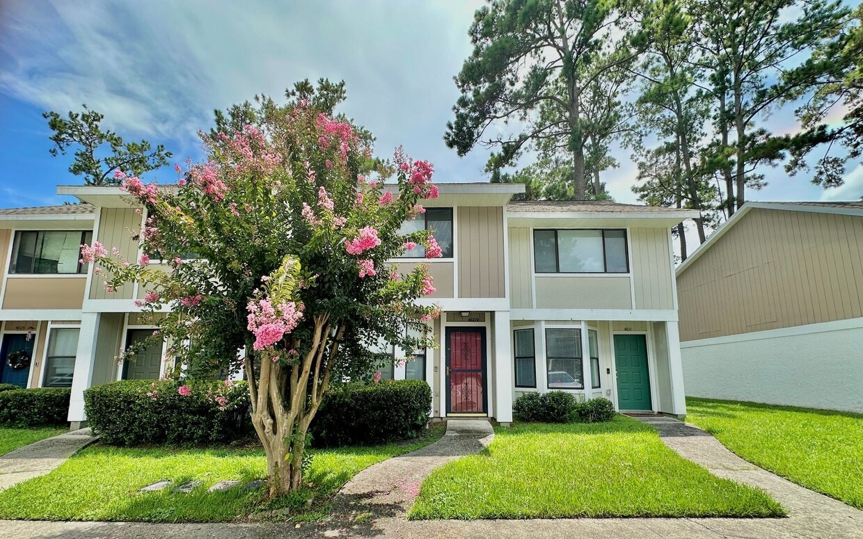 Spacious 2BR/2.5BA Townhome in Mill Run - Spacious 2BR/2.5BA Townhome in Mill Run