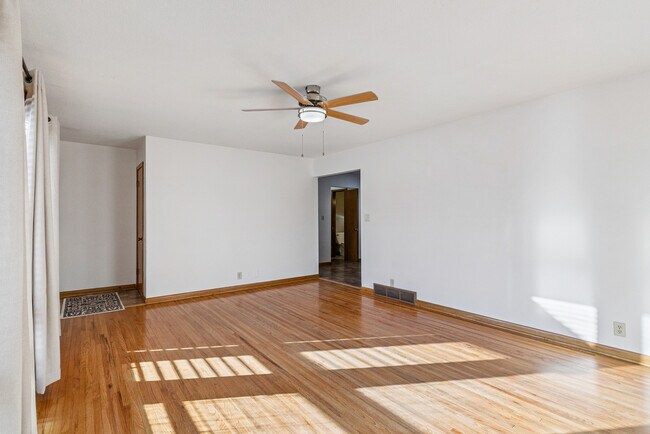 Foto del edificio - 3032 W 9th St