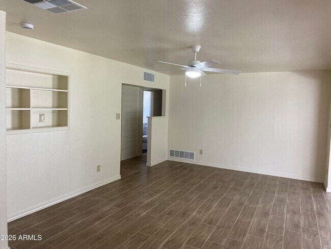 Foto del edificio - 3207 E Medlock Dr