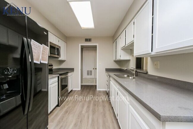 Foto del edificio - Available Now!