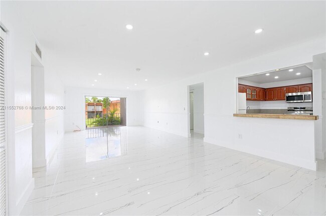 Building Photo - 9405 SW 76th St