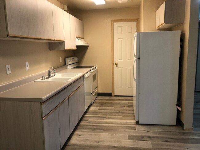 Building Photo - 1645 NE Merman Dr