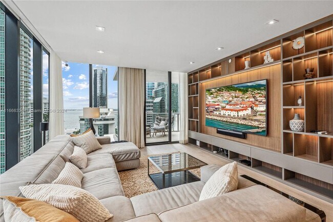 Building Photo - 1010 Brickell Ave