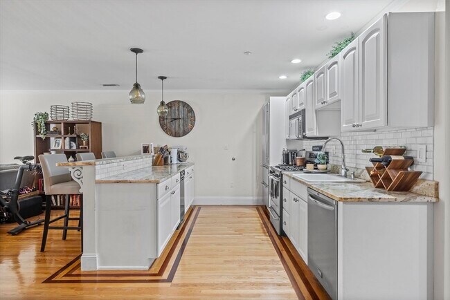 Building Photo - 39 Dorchester St