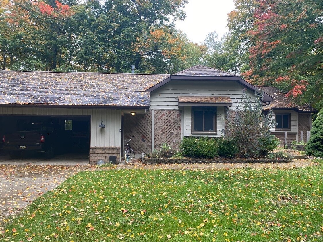 6971 Pierce St, Allendale, MI 49401 House Rental in Allendale, MI
