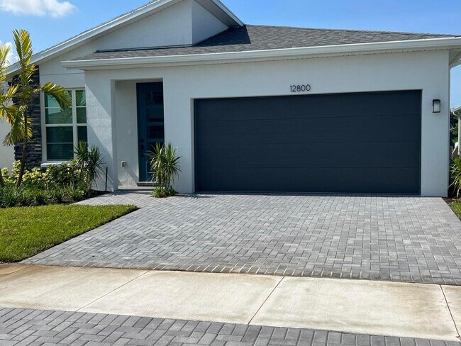 Foto del edificio - 12800 SW Eleanor Dr
