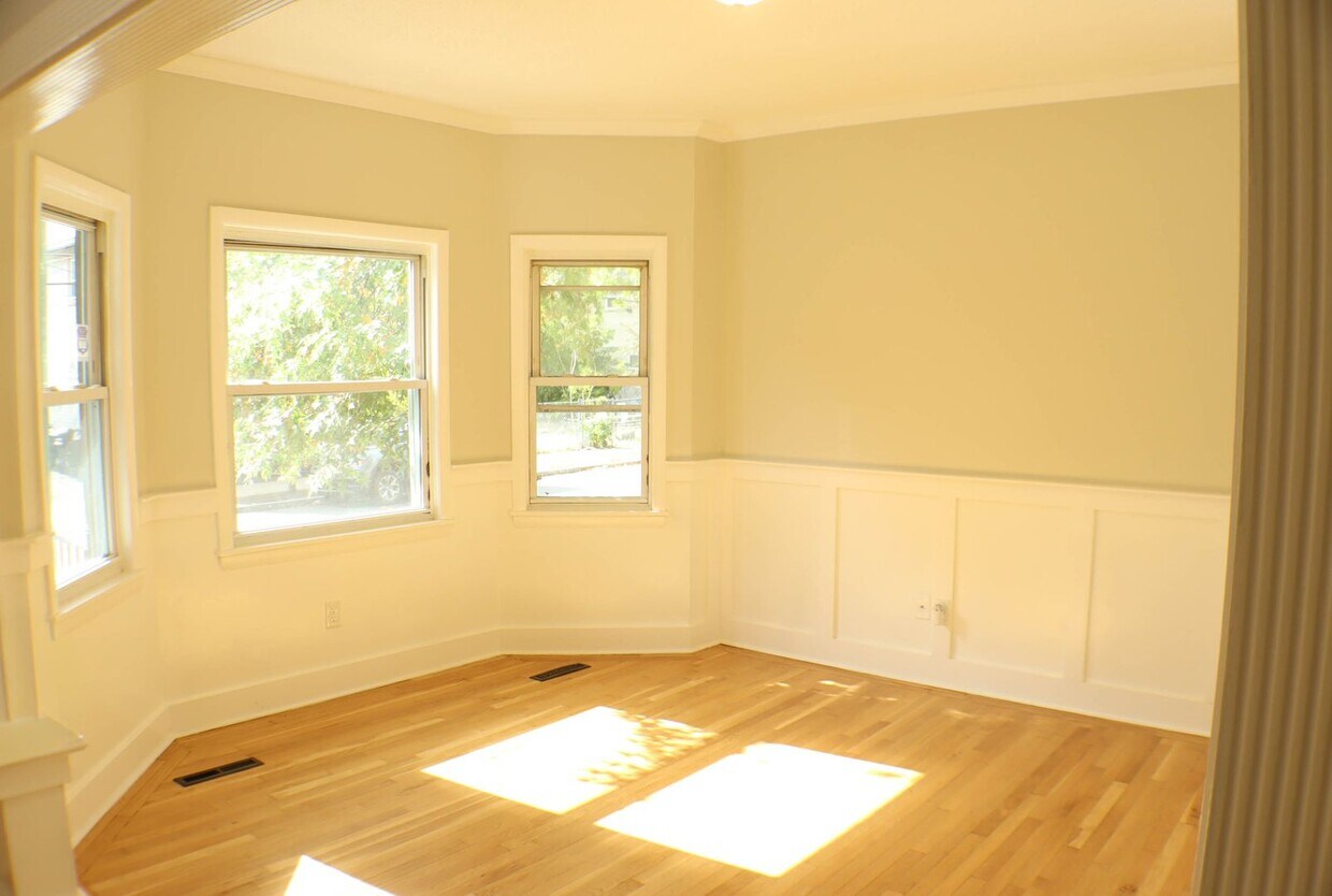 Primary Photo - 235 Starr St