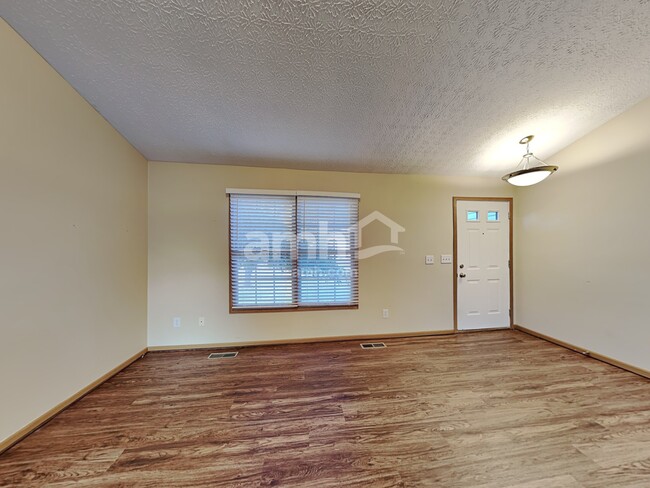 Building Photo - 451 Scandia St