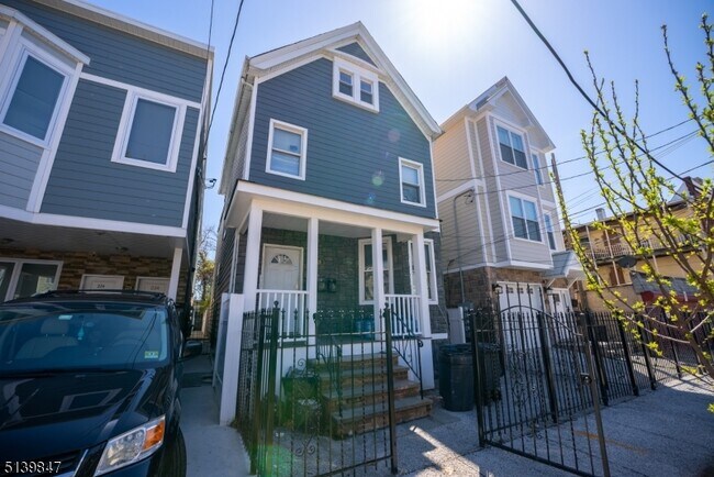 Building Photo - 226 Fairmount Ave