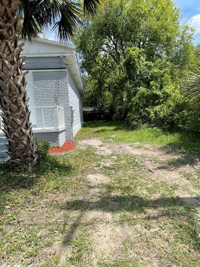 Foto del edificio - Fabulous 4 Bedroom 2 Bath!