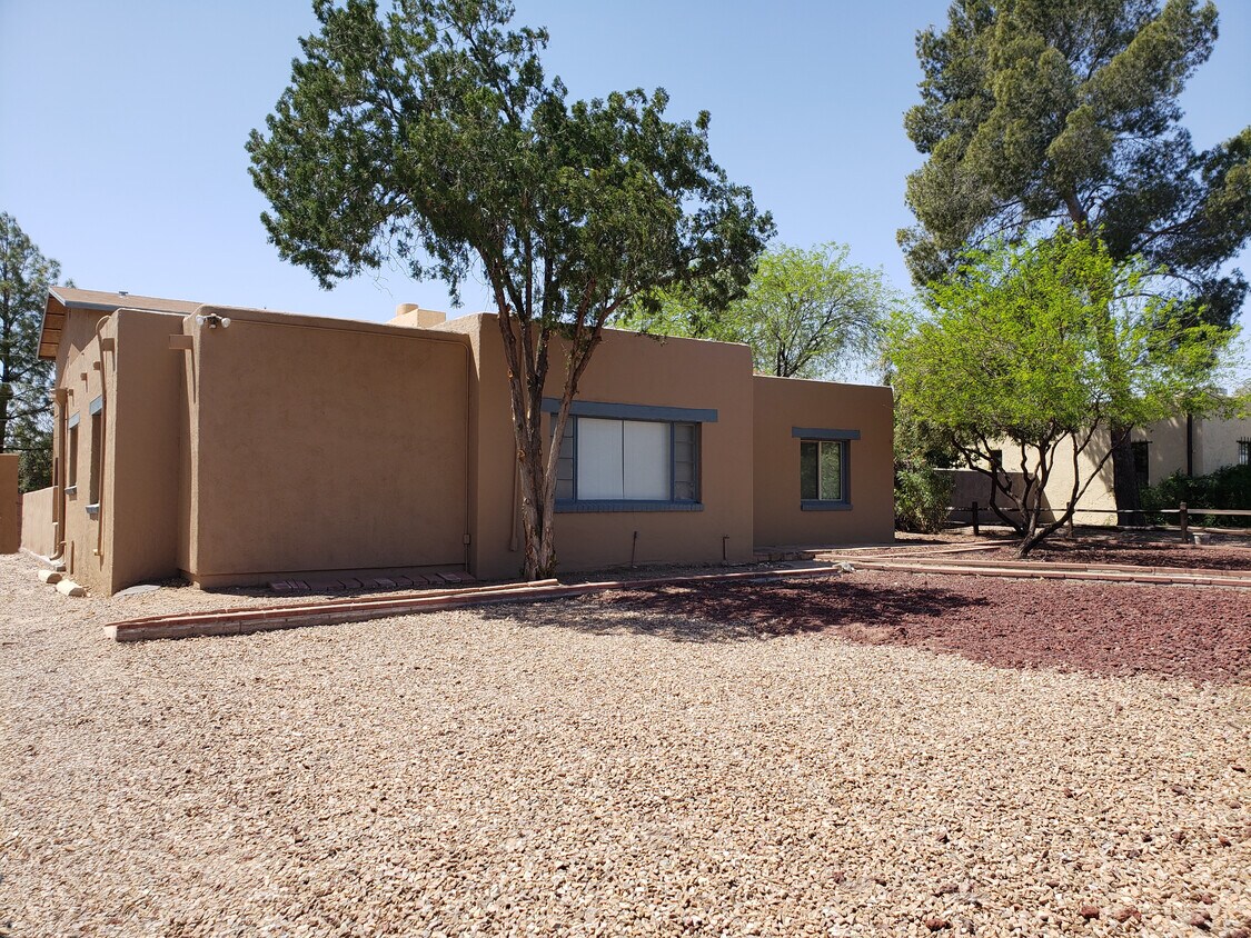 Primary Photo - 1144 E Edison St