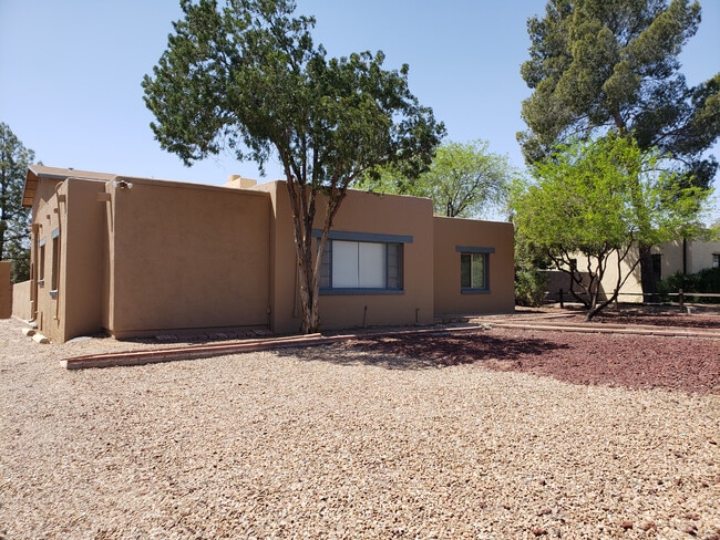 Building Photo - 1144 E Edison St