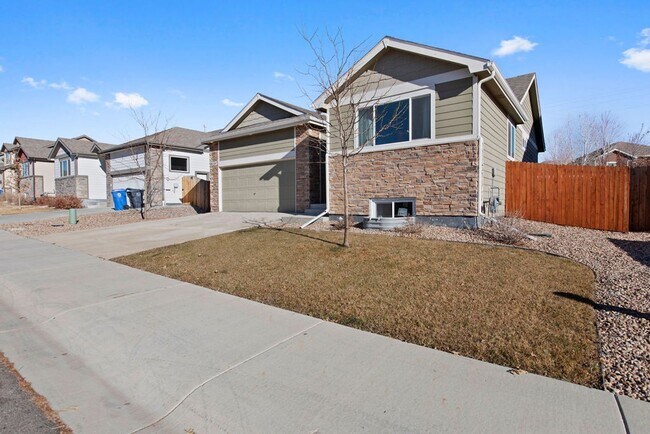 Foto del edificio - Charming 5-Bedroom Ranch Home with Modern Comforts – Pet-Friendly!