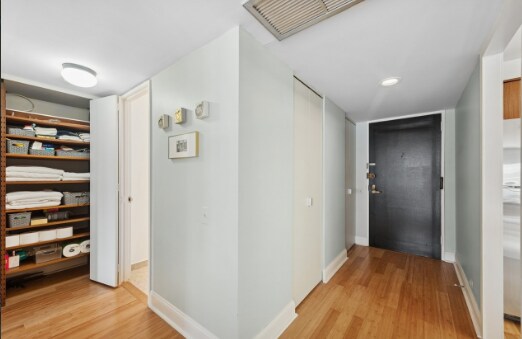 Foto del edificio - 260 E Chestnut St