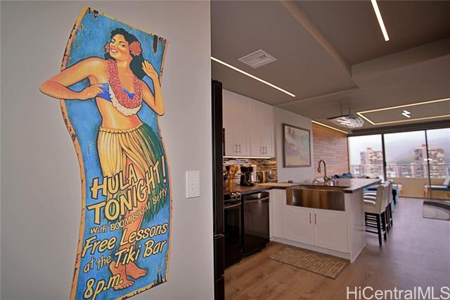 Building Photo - 2211 Ala Wai Blvd