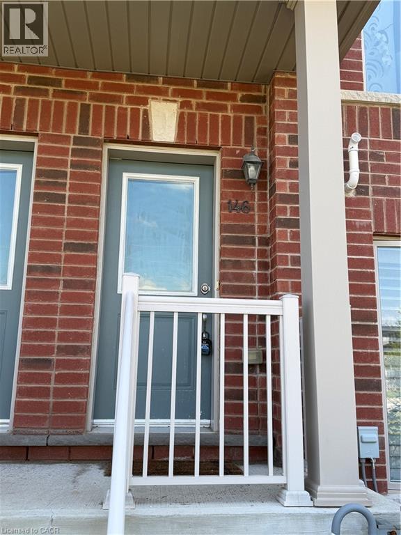 Photo du bâtiment - 146 Watson Pkwy N