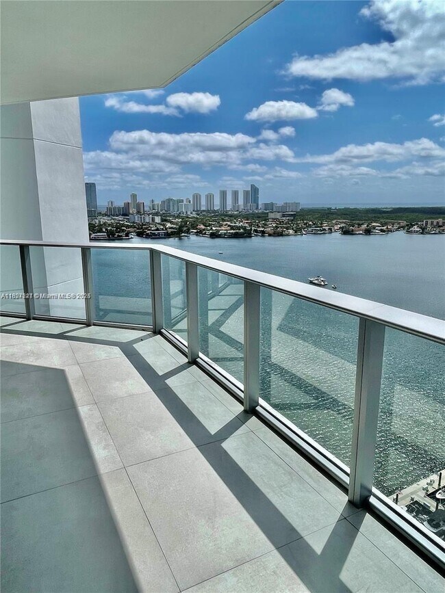 Building Photo - 17301 Biscayne Blvd
