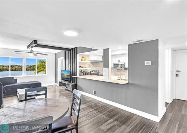 Building Photo - 1060 Crystal Lake Dr