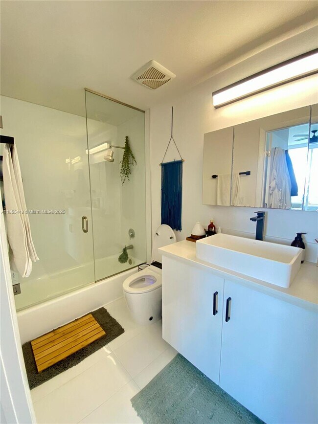 Foto del edificio - 725 NE 22nd St
