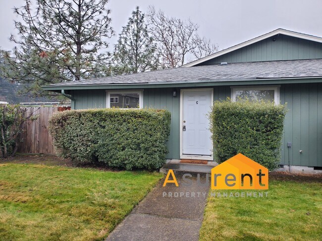 Building Photo - 318 Palm Ave