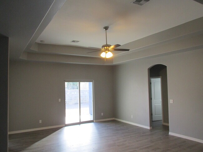 Building Photo - 3356 El Tovar Ave