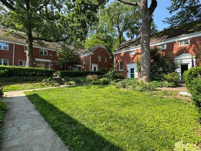 Building Photo - ALEXANDRIA - CLOSE TO PENTAGON - 5 MIN WAL...