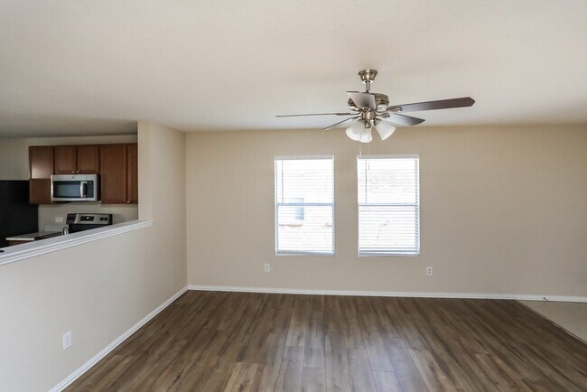 Building Photo - 1316 Hazelnut Dr