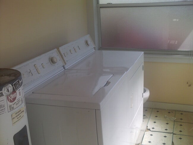 washer & dryer - 1328 Illinois Ave