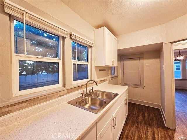 Foto del edificio - 221 E 10th St