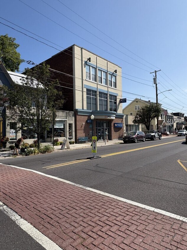 Primary Photo - COMING SOON - Cozy Downtown Apartment in N...