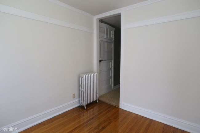 Building Photo - 1708 W Albion Ave